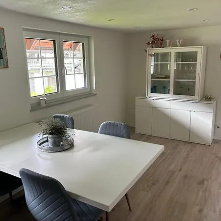 Geraeumige In Ruhiger Lage, Perfekt Zum Entspannen Apartament